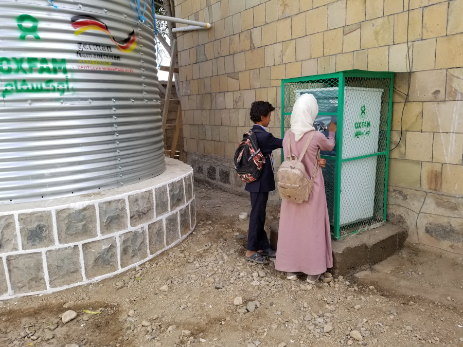 Pupils at water point