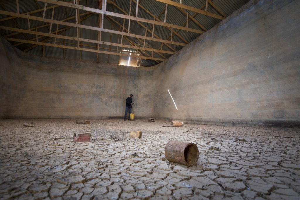 Dried water storage tank